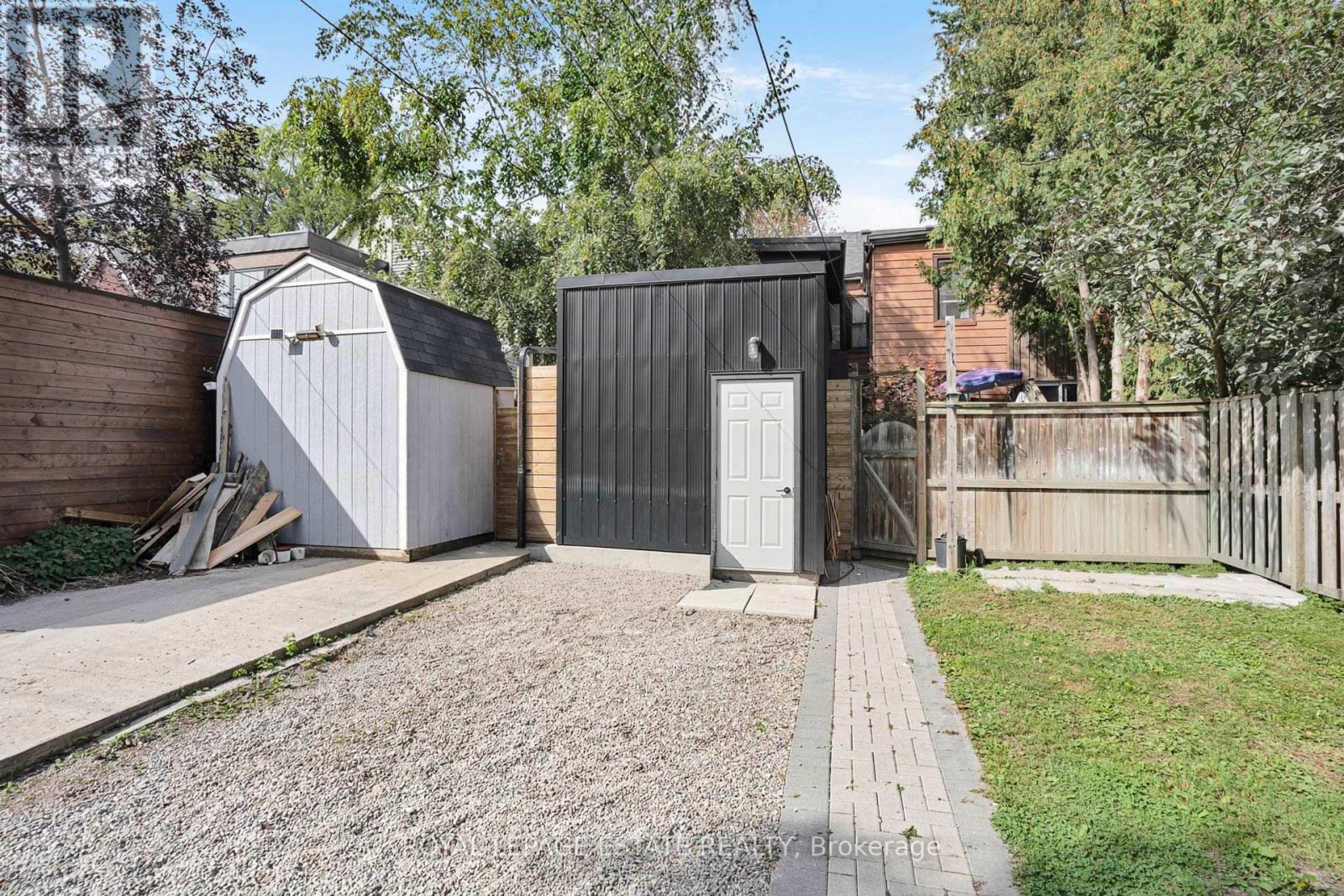 21 BRIGHTON AVENUE - 31