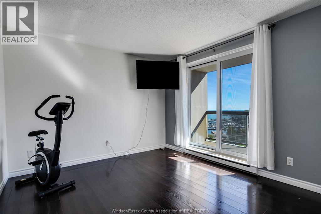 #1110W 9099 Riverside DRIVE - Image 16