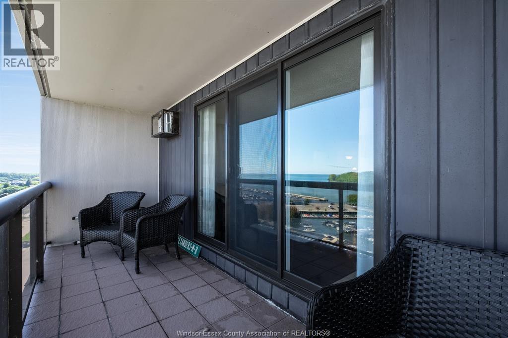 #1110W 9099 Riverside DRIVE - Image 25