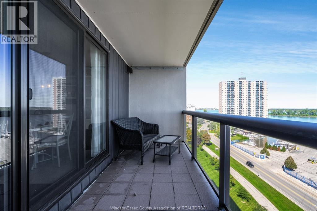 #1110W 9099 Riverside DRIVE - Image 24