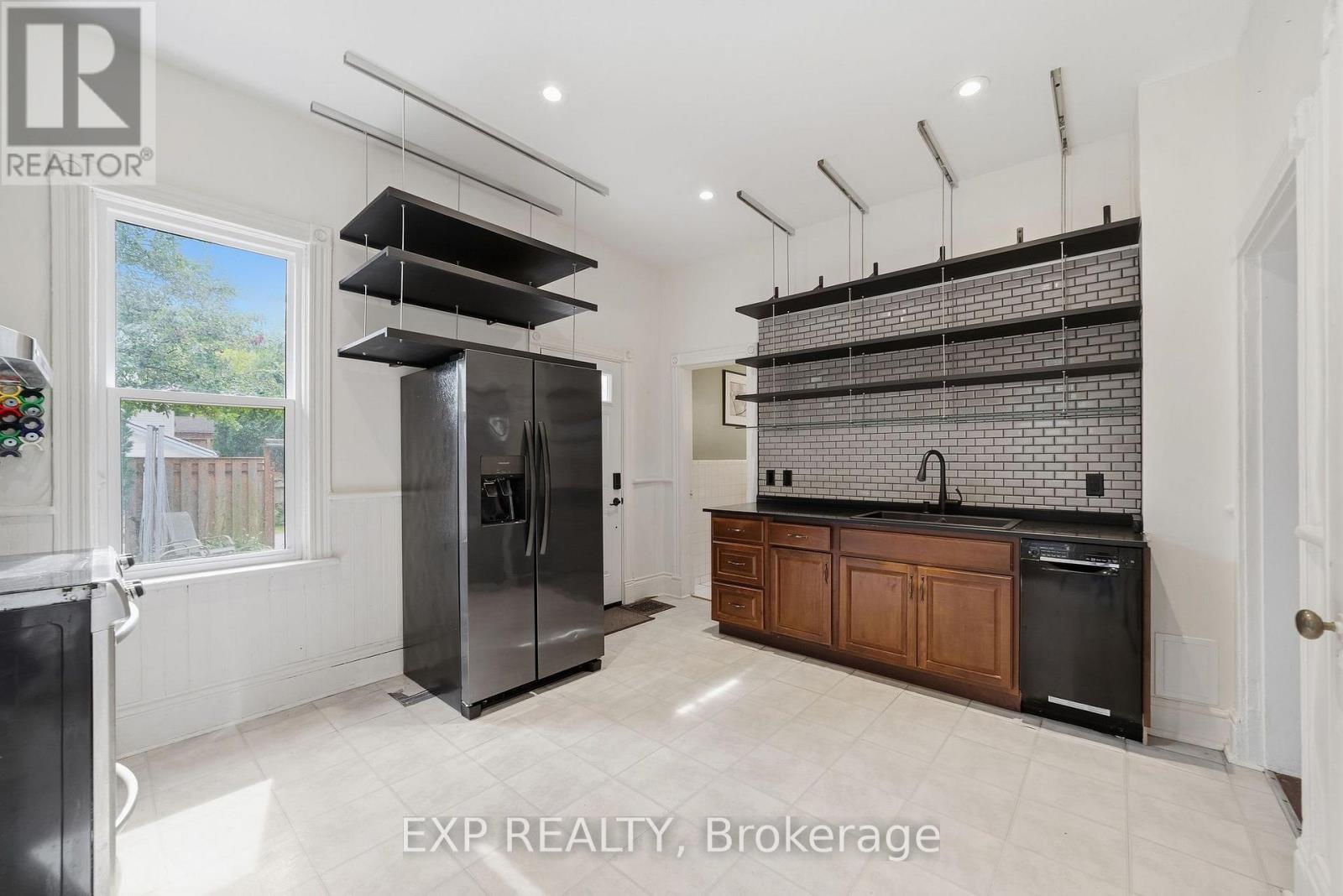 30 SPRINGBANK DRIVE - 10