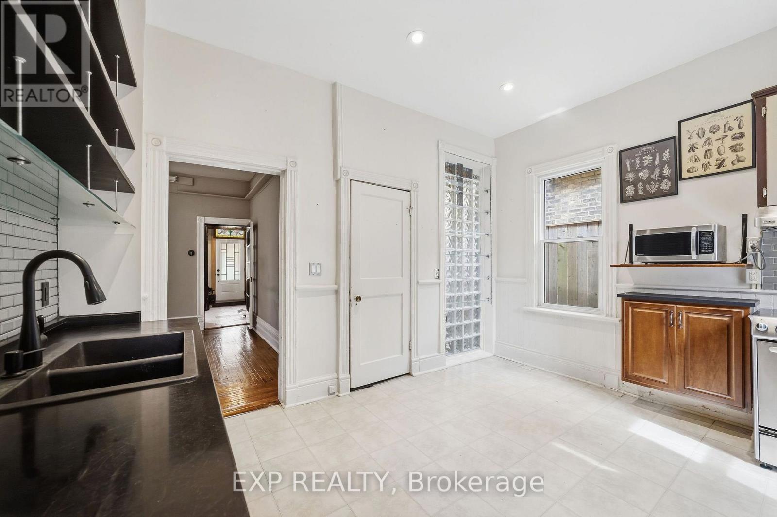 30 SPRINGBANK DRIVE - 11