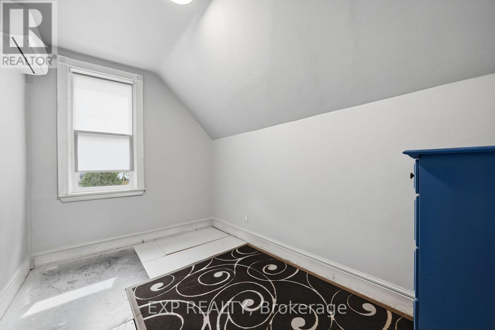 30 SPRINGBANK DRIVE - 16