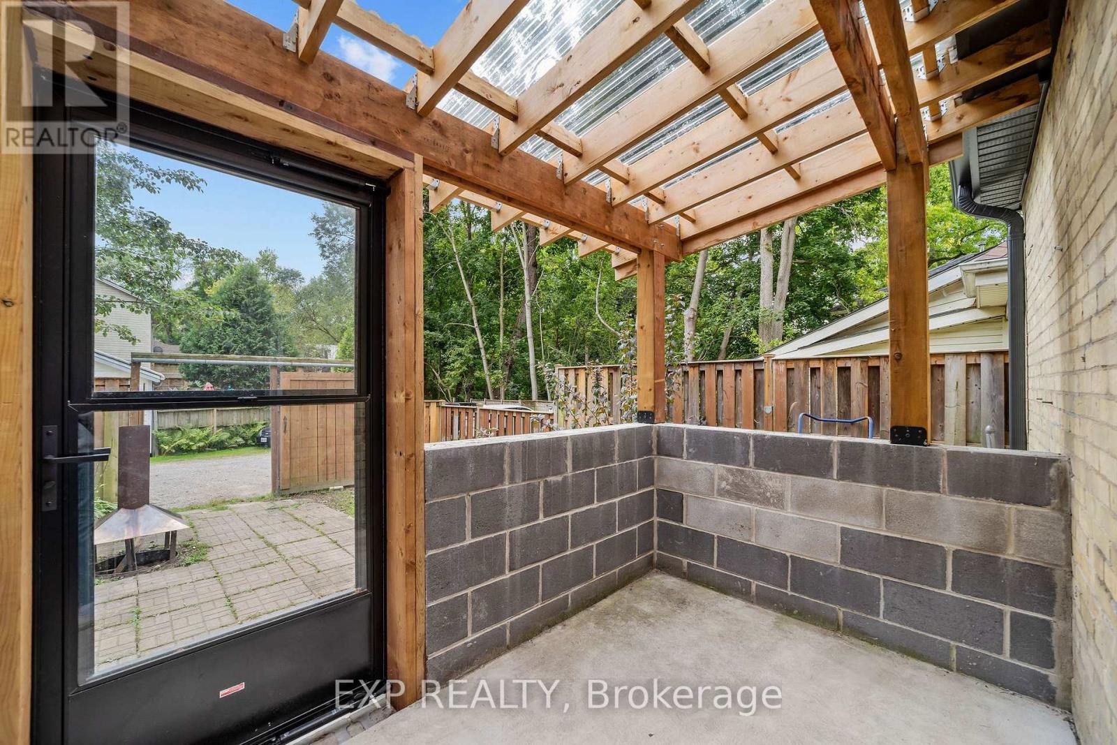 30 SPRINGBANK DRIVE - 18