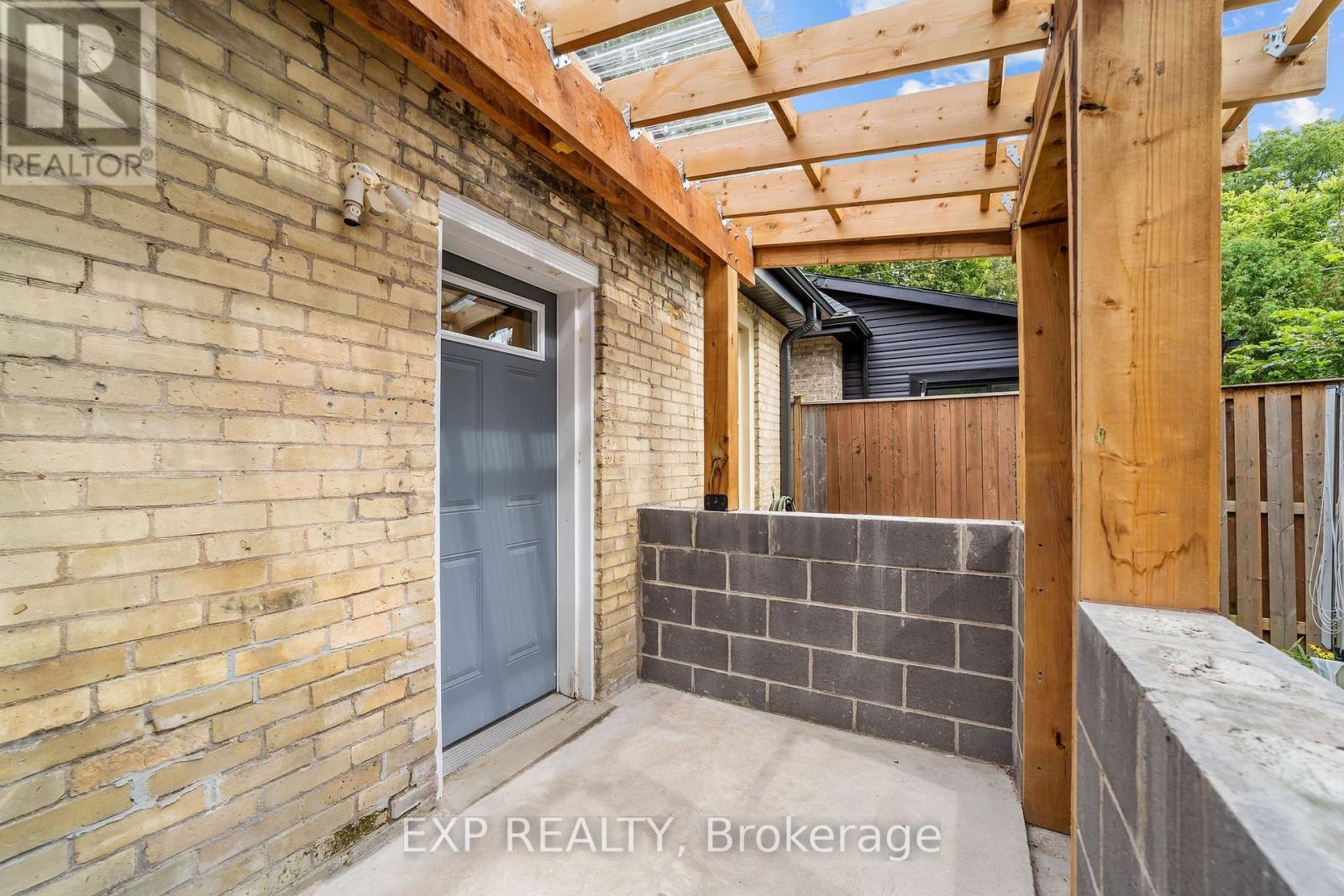 30 SPRINGBANK DRIVE - 19