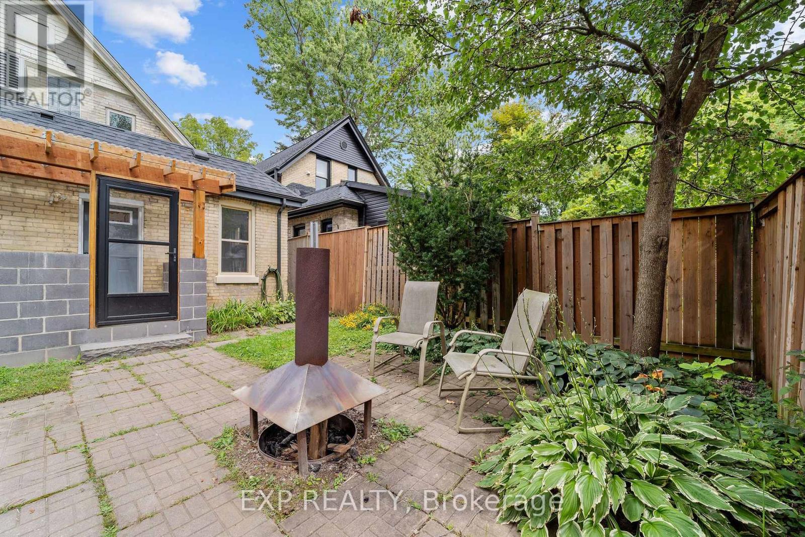 30 SPRINGBANK DRIVE - 23