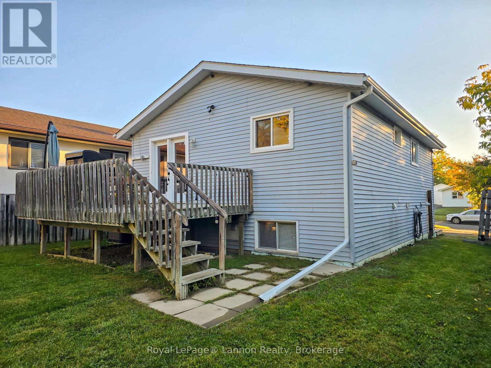 550 LANARK CRESCENT - 4