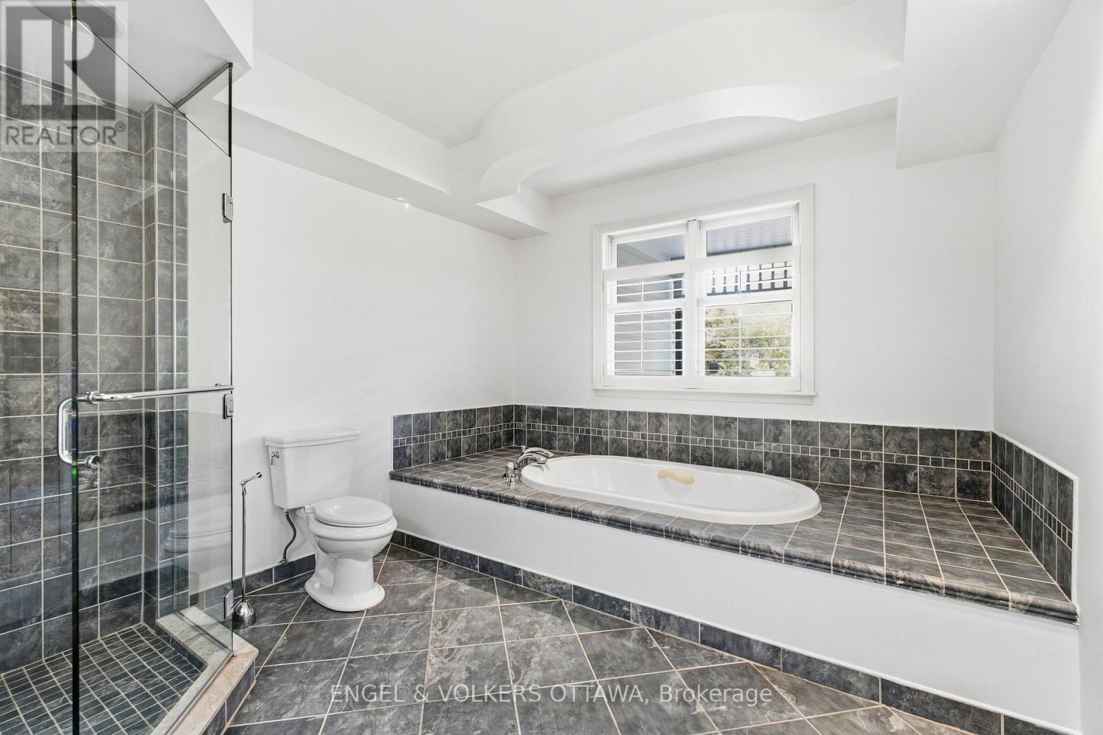 435 WESTMINSTER AVENUE - 31