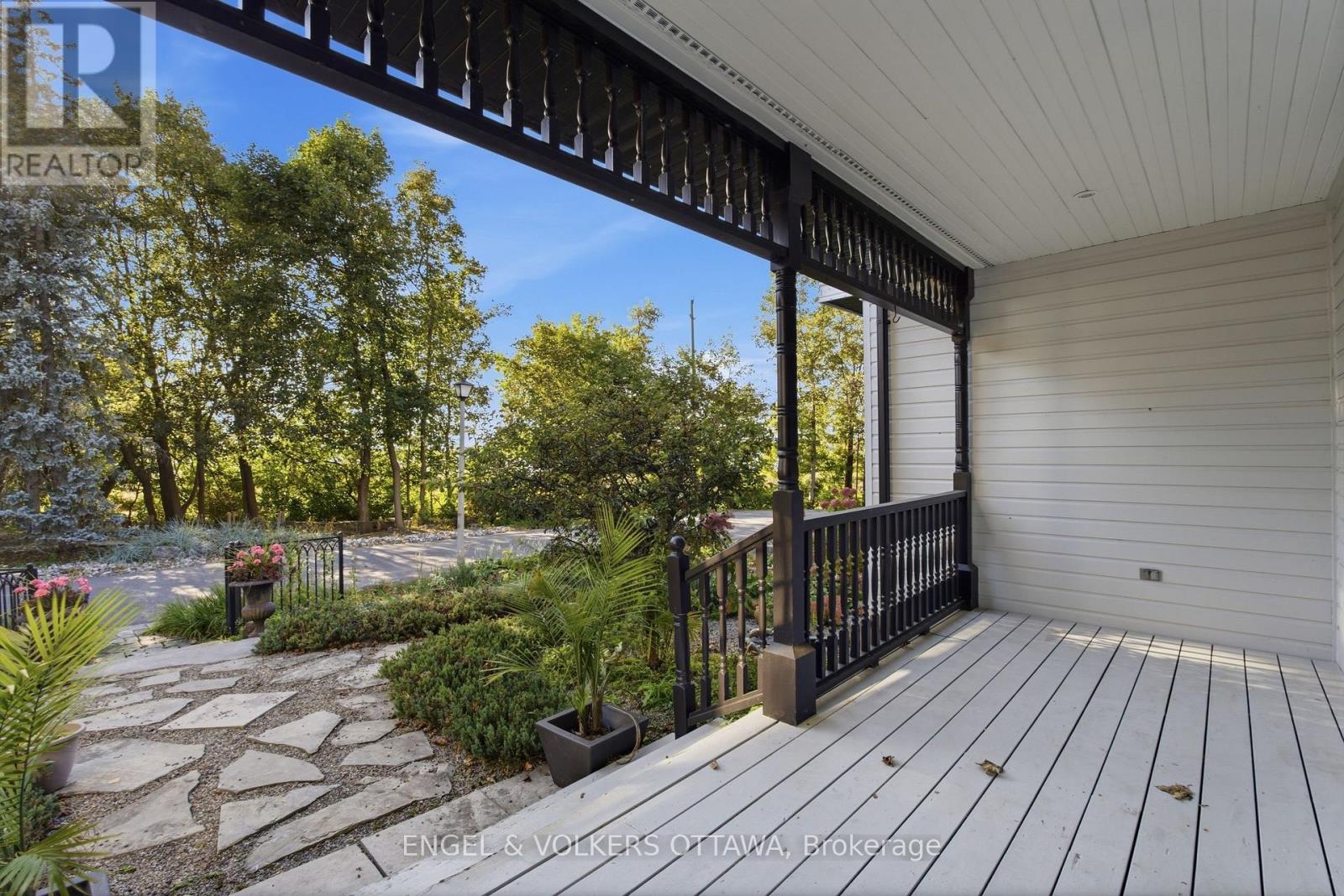 435 WESTMINSTER AVENUE - Image 37