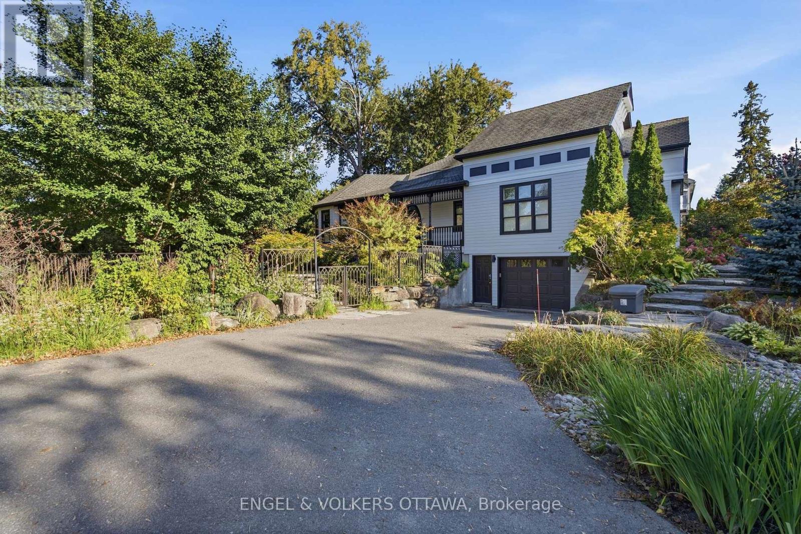 435 WESTMINSTER AVENUE - 40