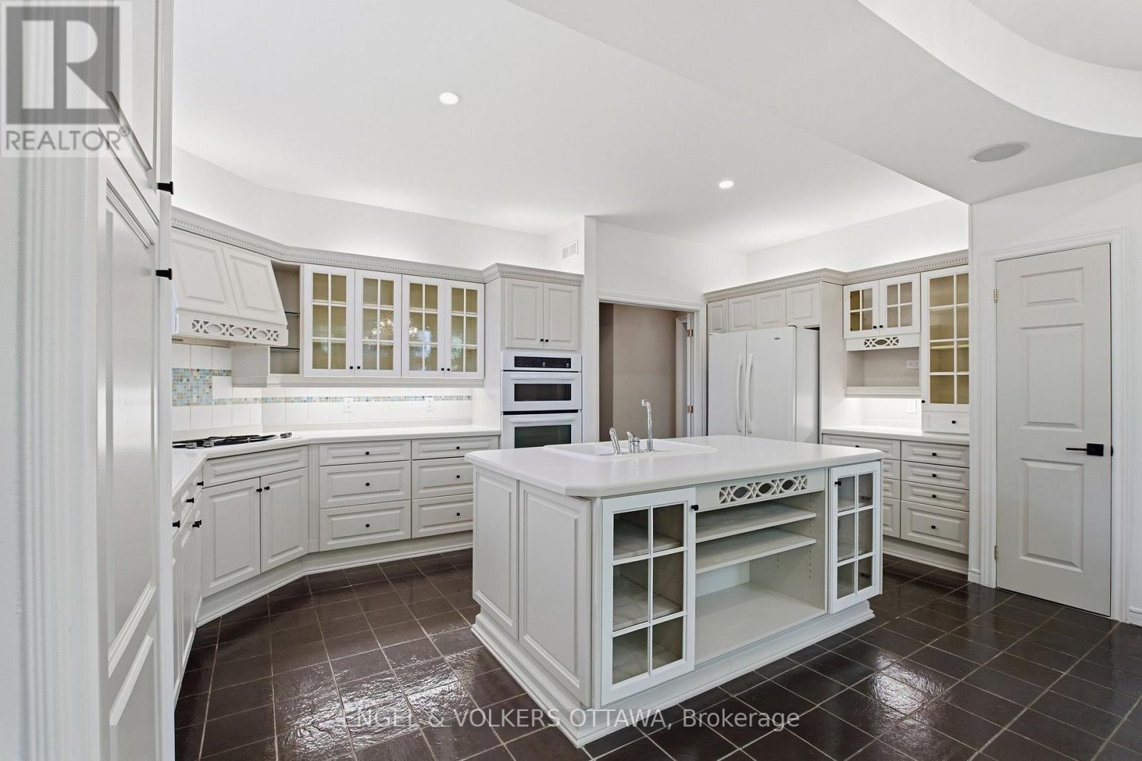 435 WESTMINSTER AVENUE - 7
