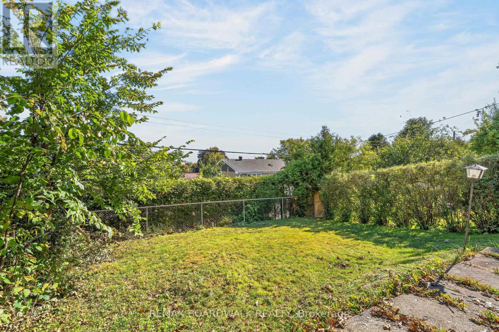7 CHARKAY STREET - 33