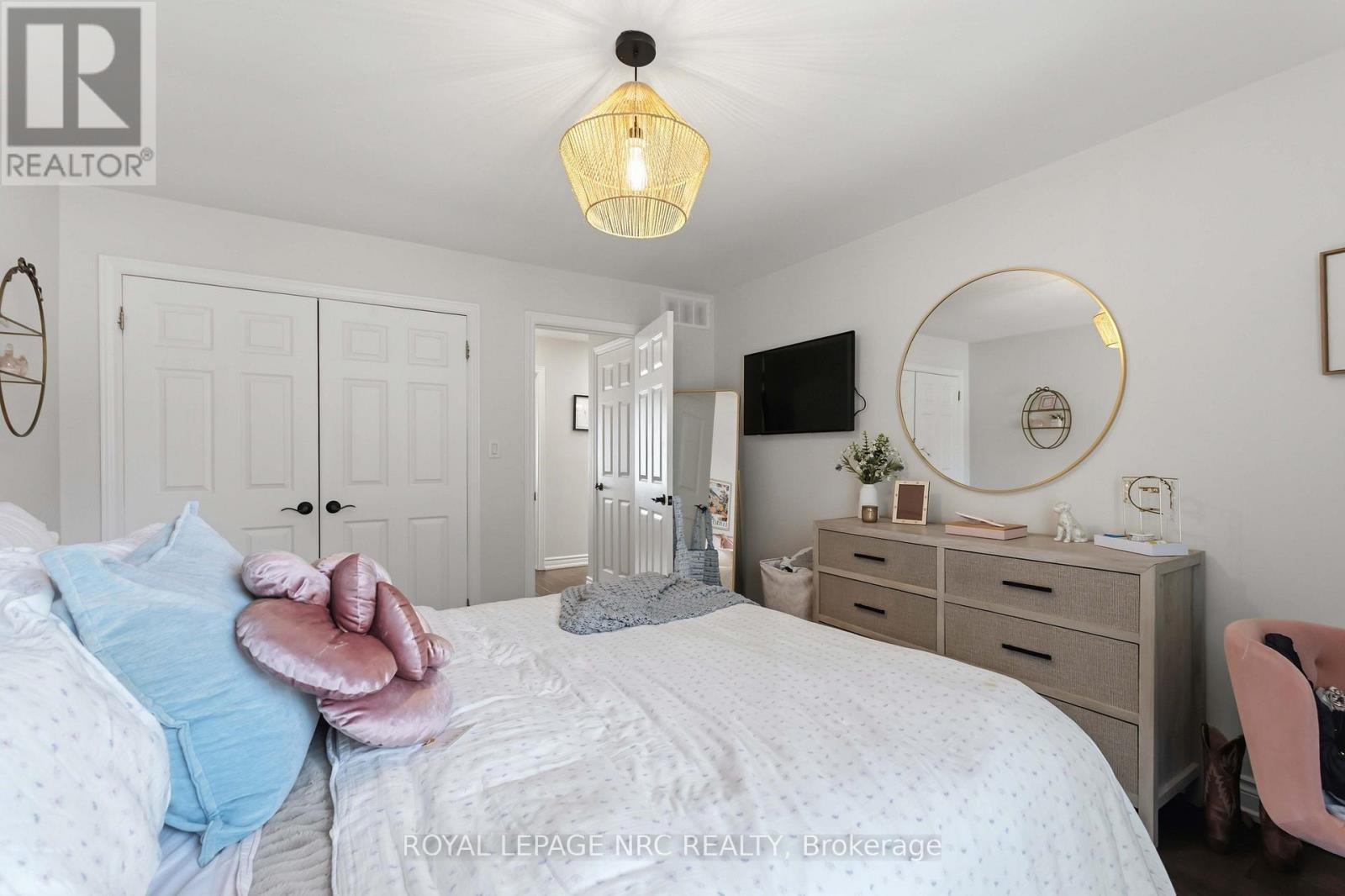 42 FORESTHILL CRESCENT - 29