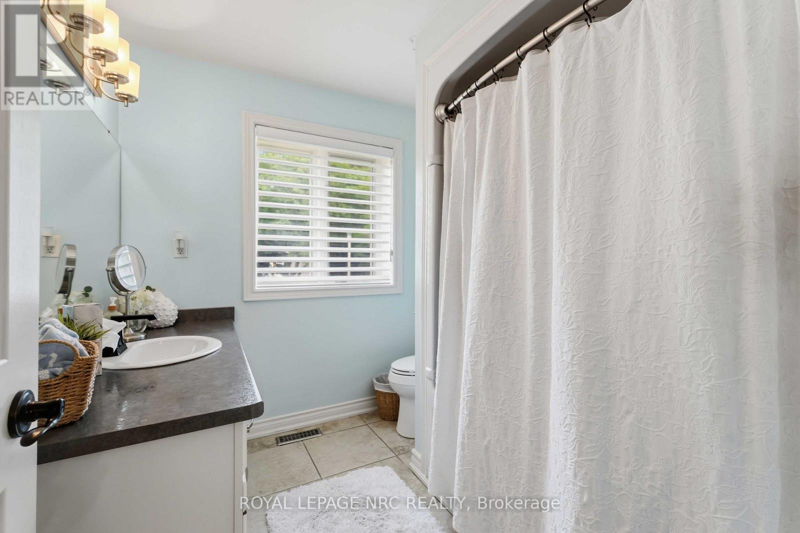 42 FORESTHILL CRESCENT - 33