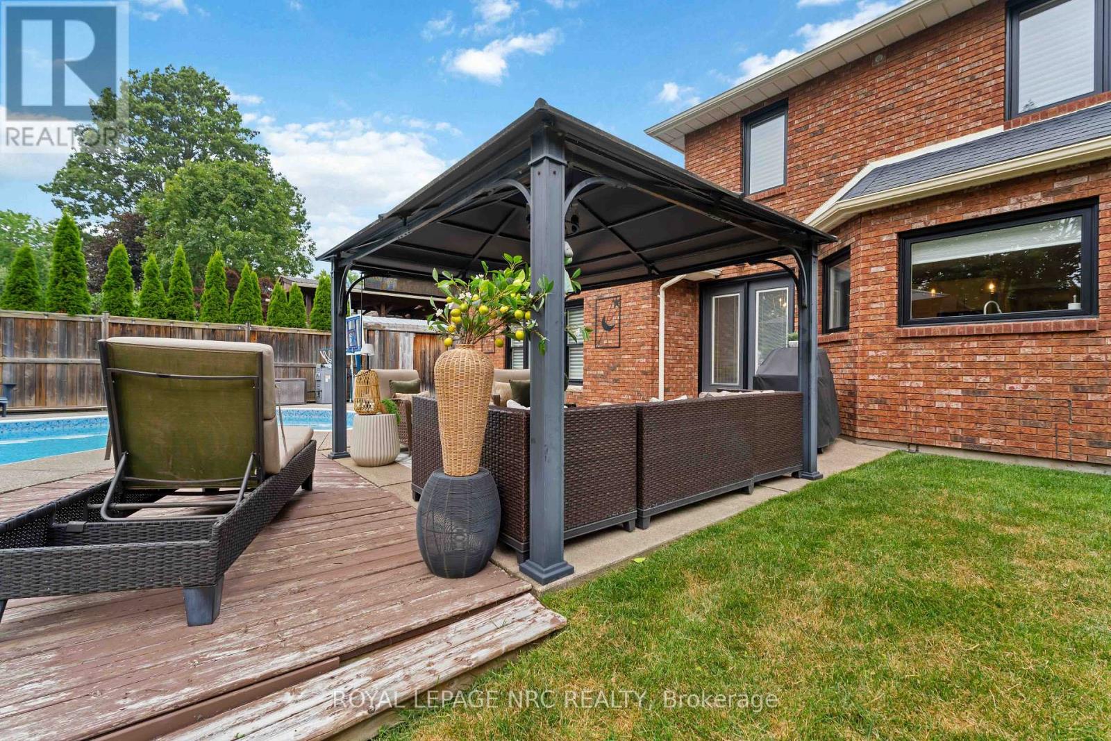 42 FORESTHILL CRESCENT - 42