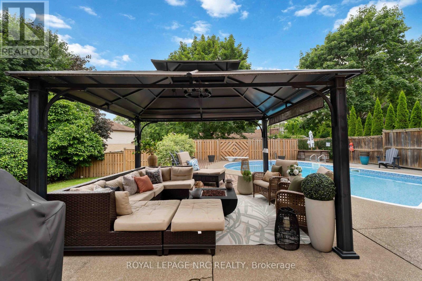 42 FORESTHILL CRESCENT - 45