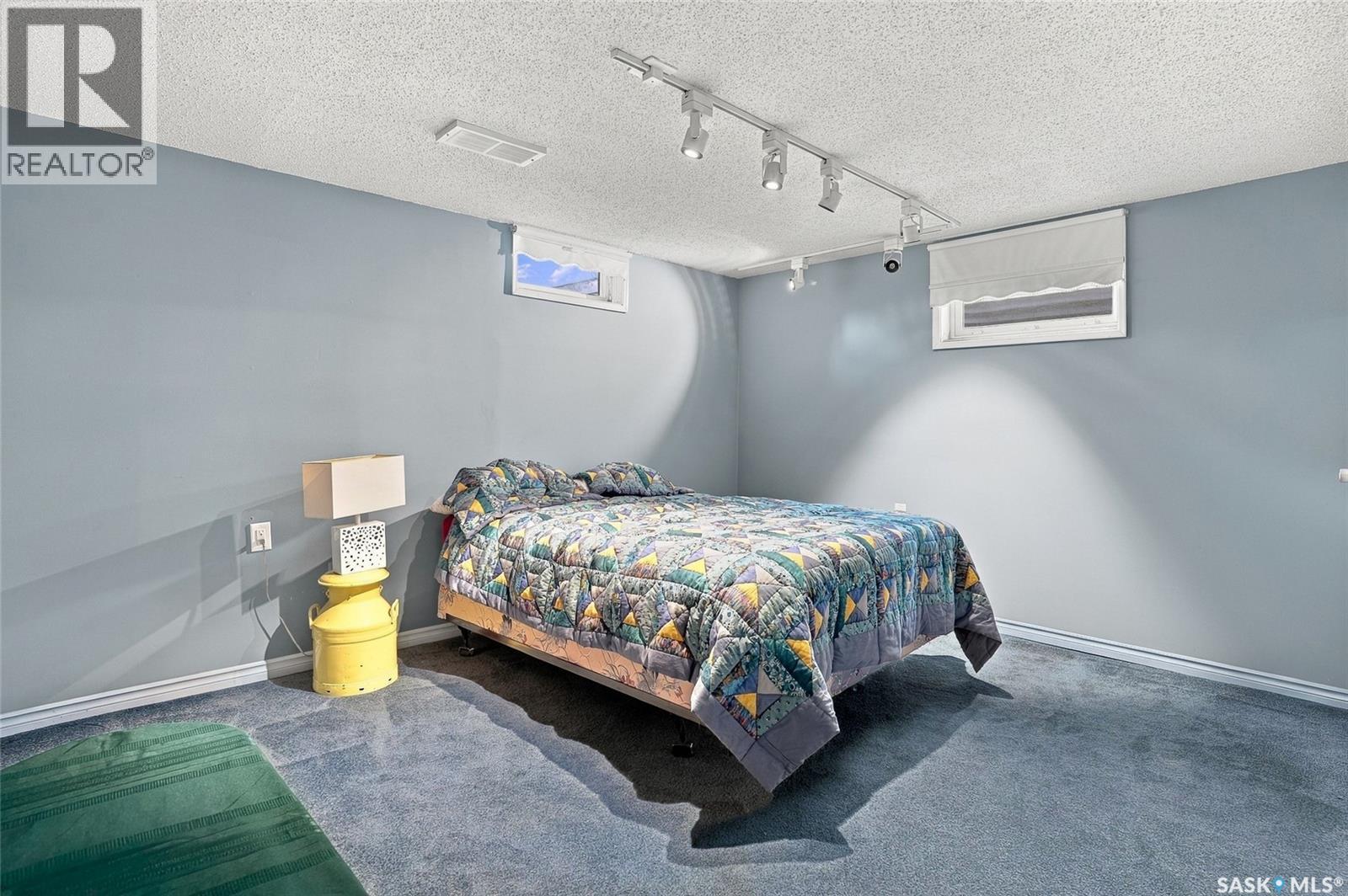 417 Waterloo CRESCENT - 41