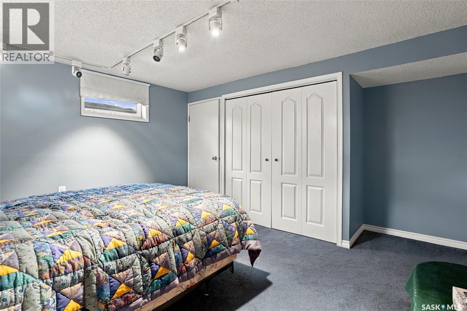 417 Waterloo CRESCENT - 42