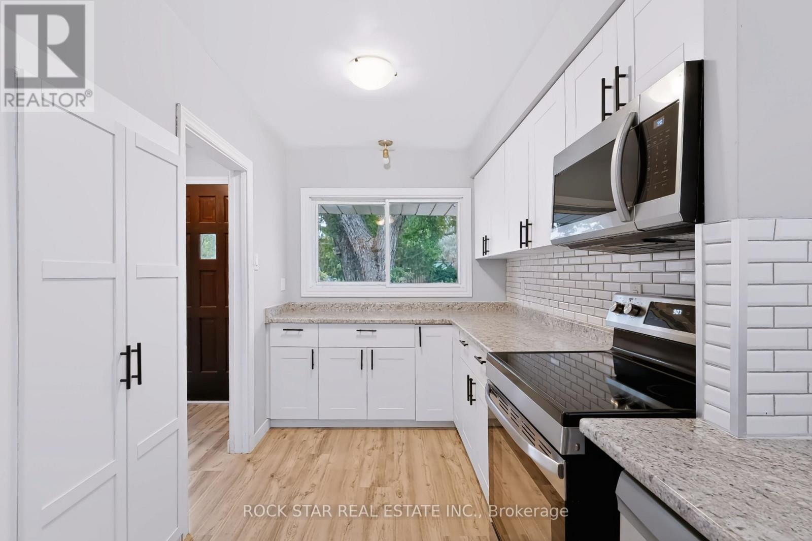 82 FRANKLIN STREET N - 12