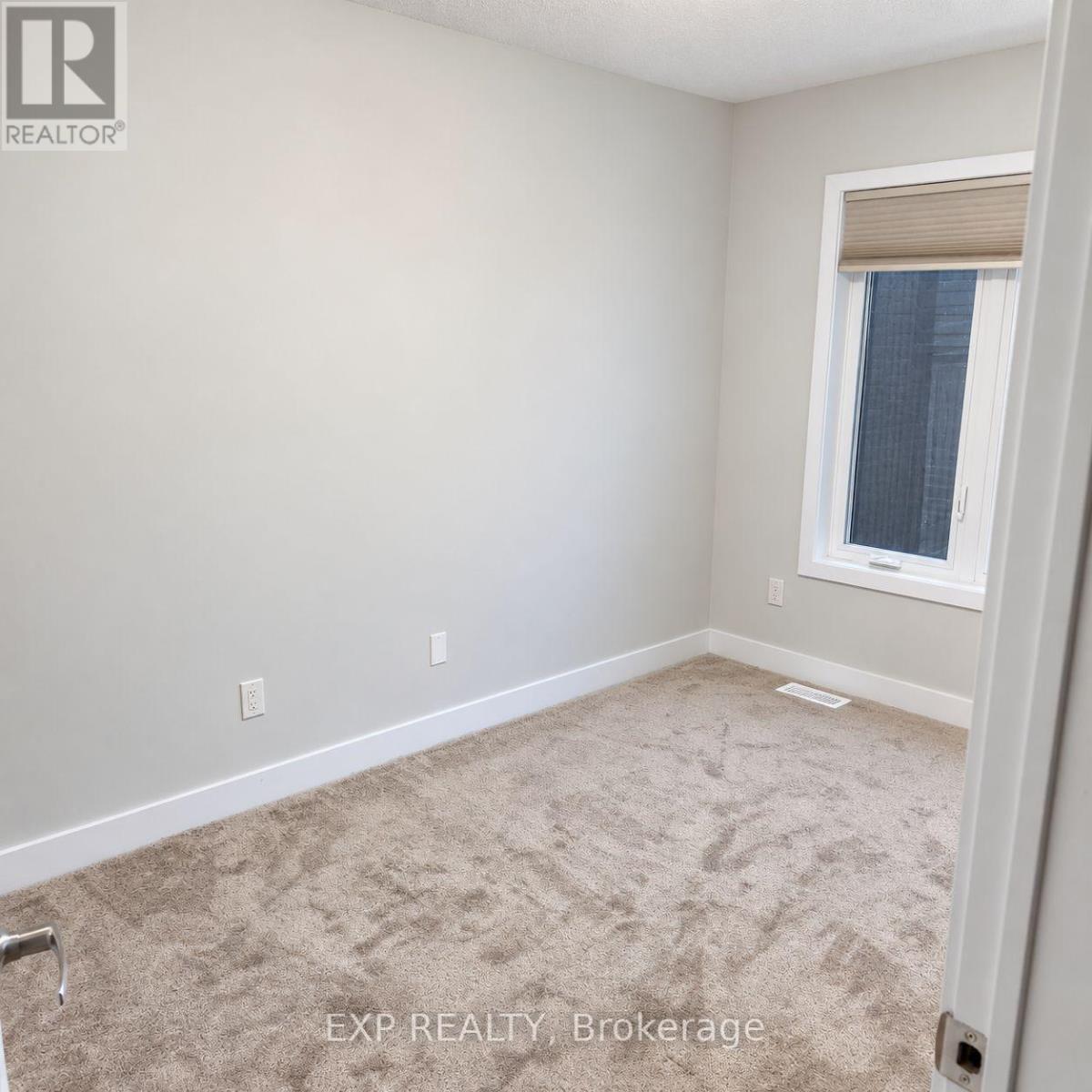 1095 Thompson Drive, Oshawa (Kedron), Ontario, L1L0V5, Oshawa (Kedron), Ontario — photo 4 of 5
