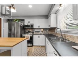 Family room - 92 Salem Court, London South, ON N6K1S9 Photo 9