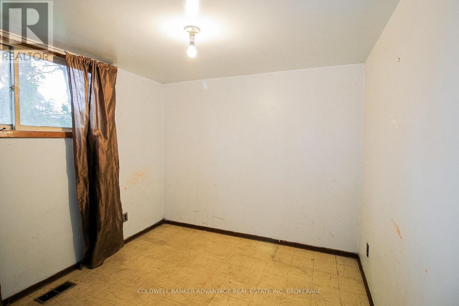 27 HUGHES AVENUE - 18