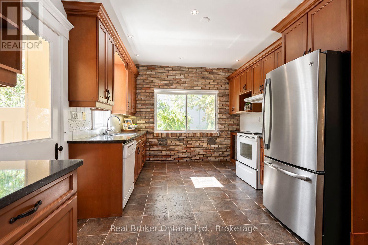 87 BOND STREET W - Image 19