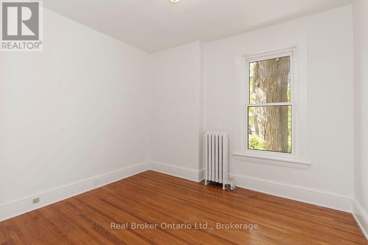 87 BOND STREET W - Image 32