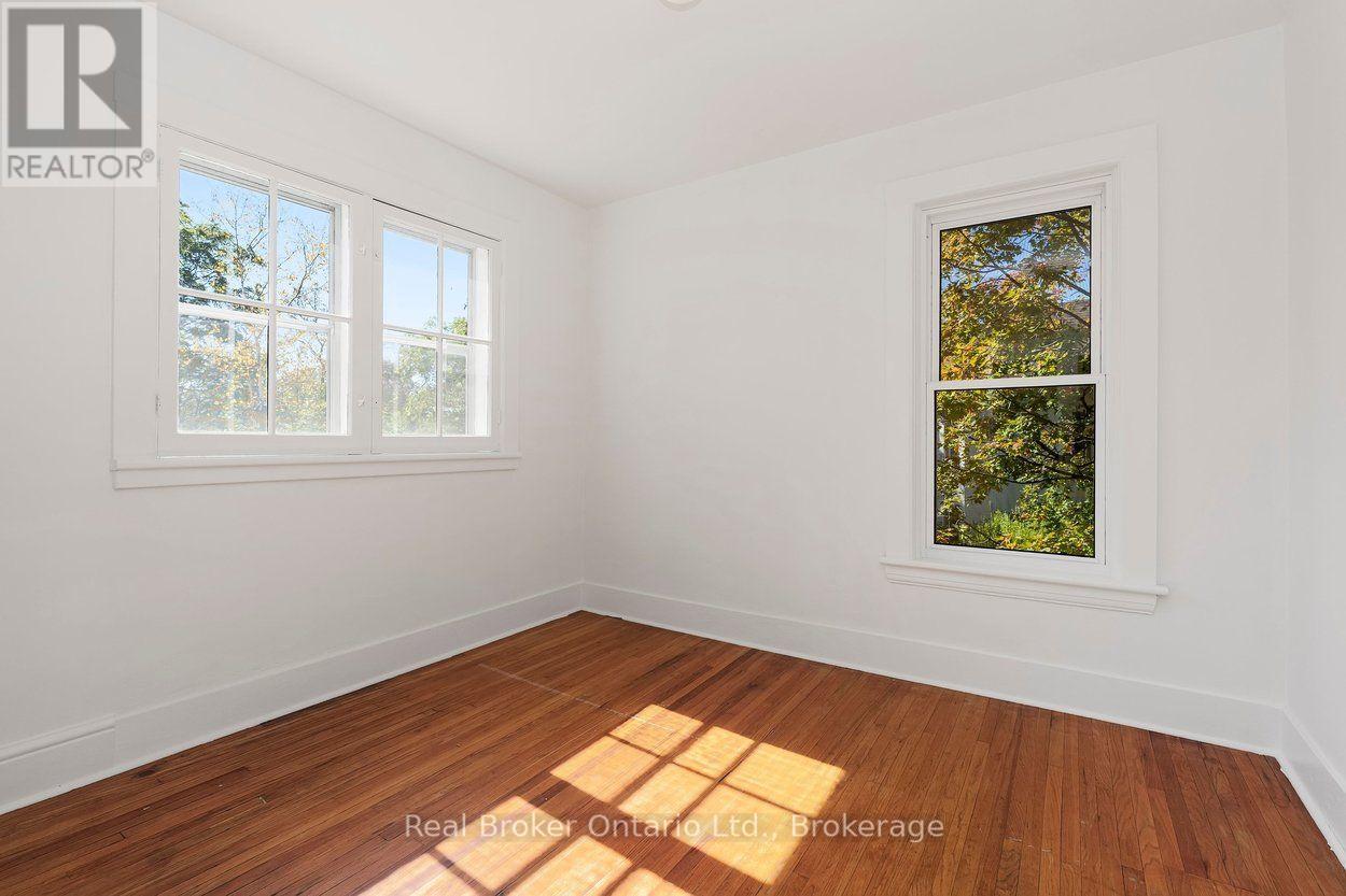 87 BOND STREET W - Image 33