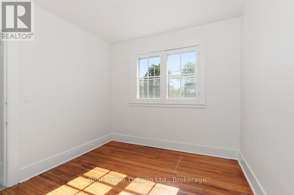 87 BOND STREET W - Image 34
