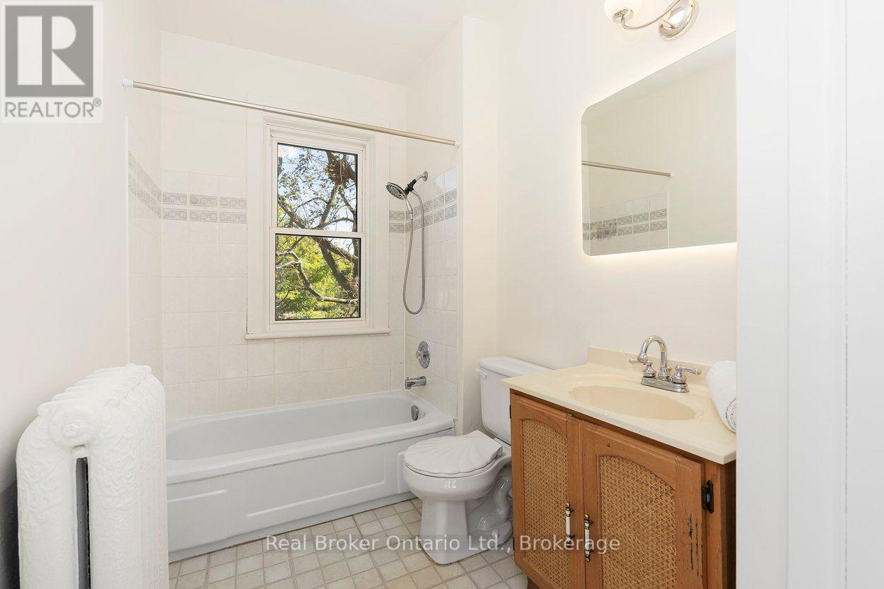 87 BOND STREET W - Image 35