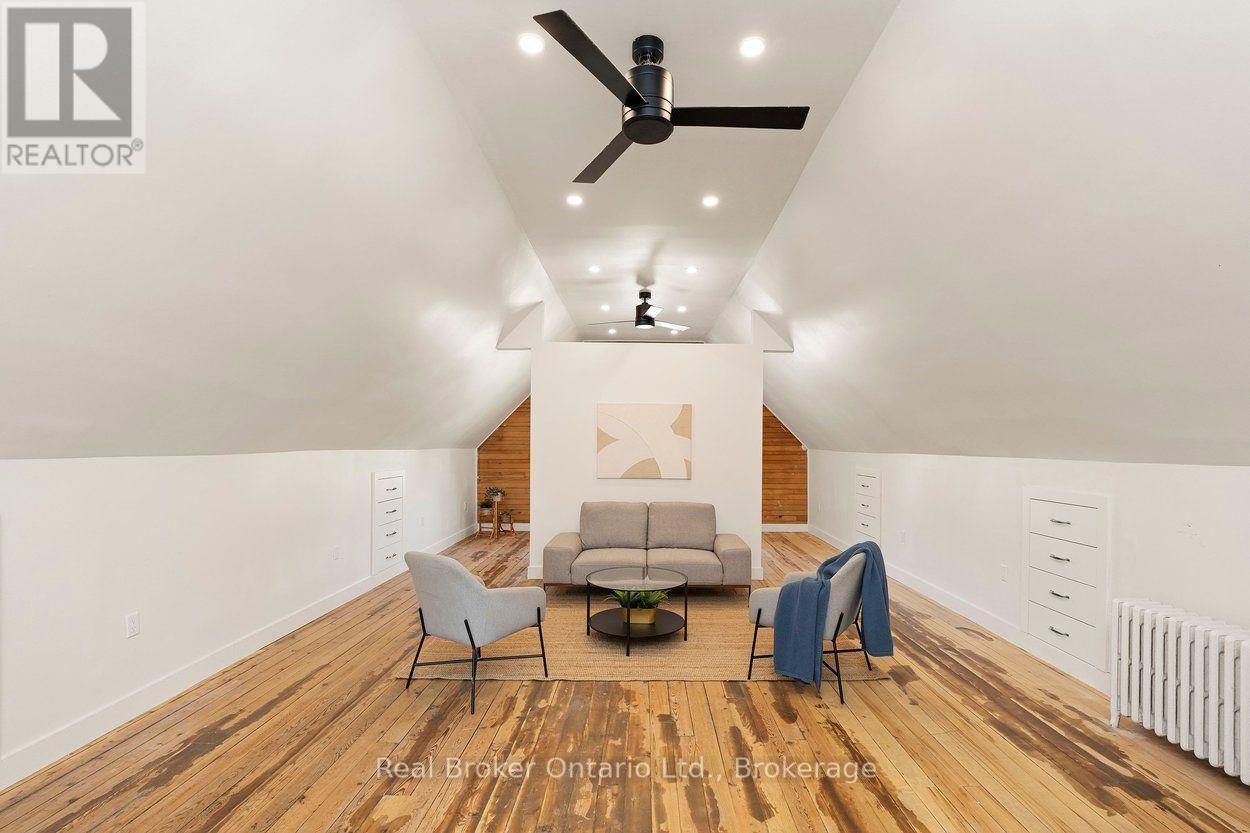 87 BOND STREET W - Image 36