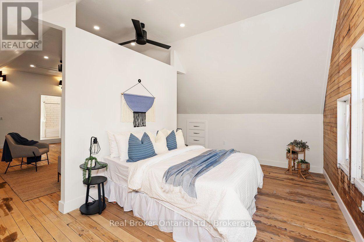 87 BOND STREET W - Image 39