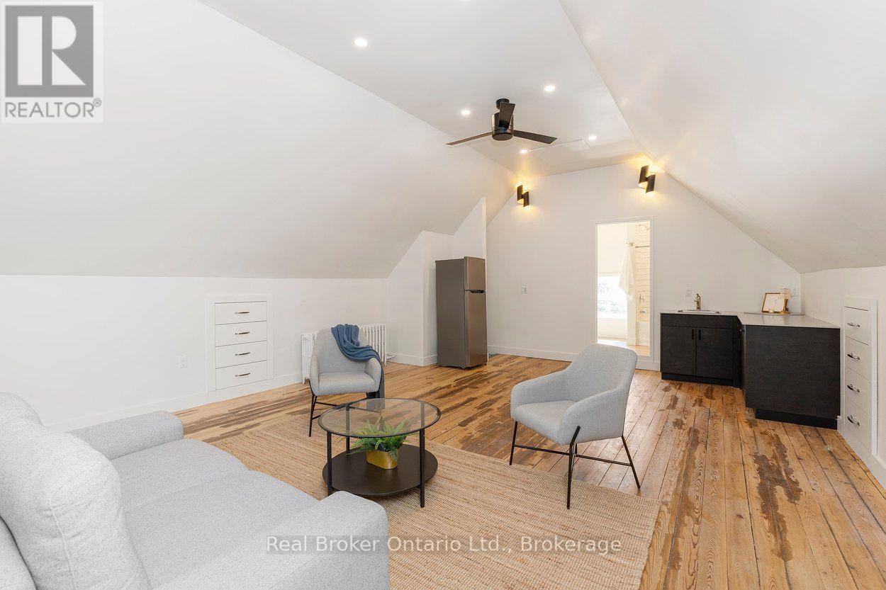 87 BOND STREET W - Image 40