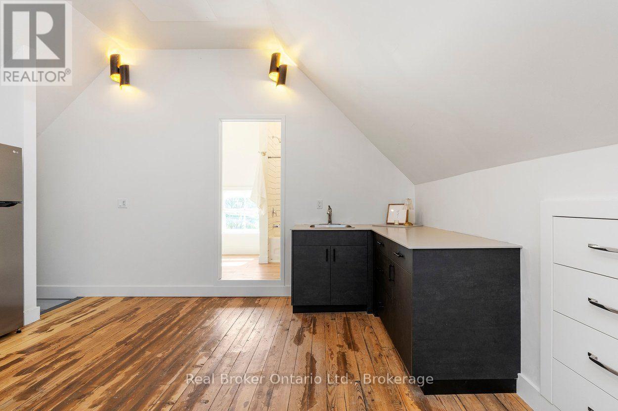 87 BOND STREET W - Image 41