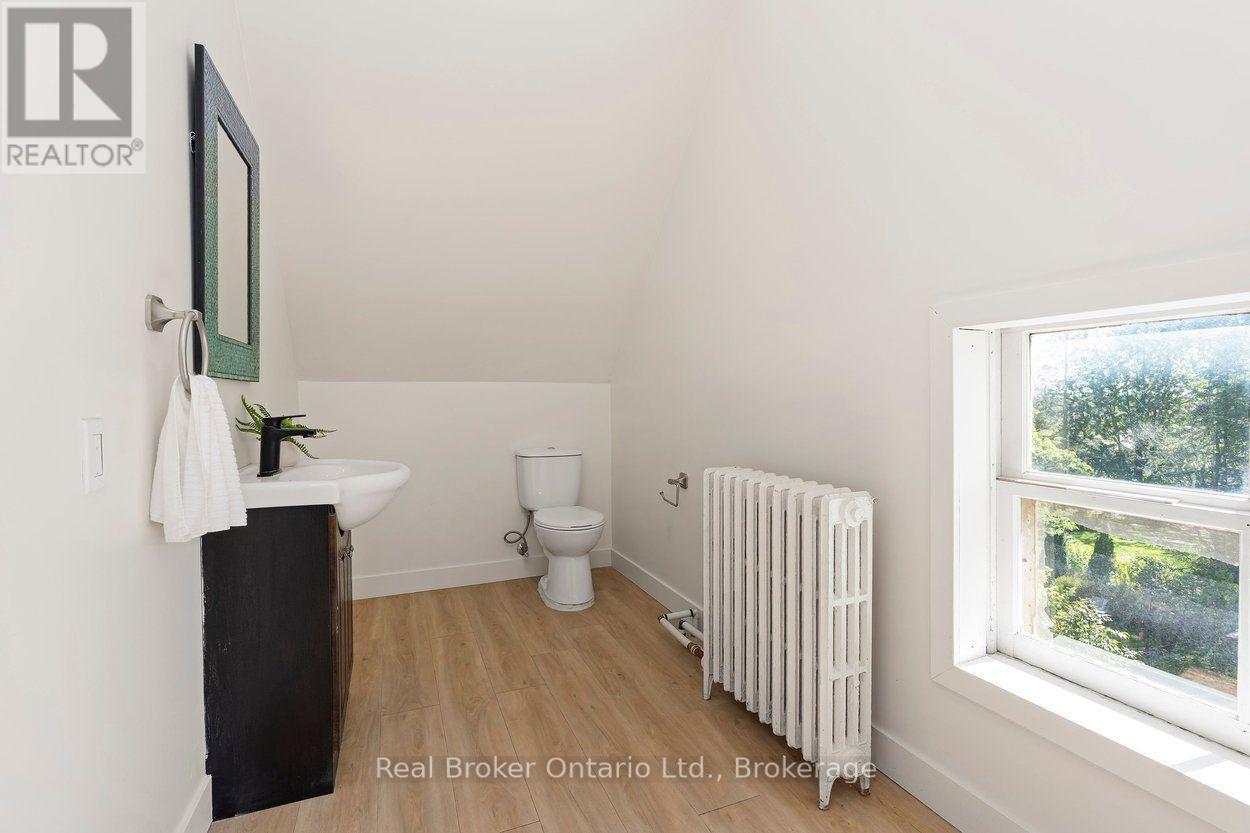 87 BOND STREET W - Image 42