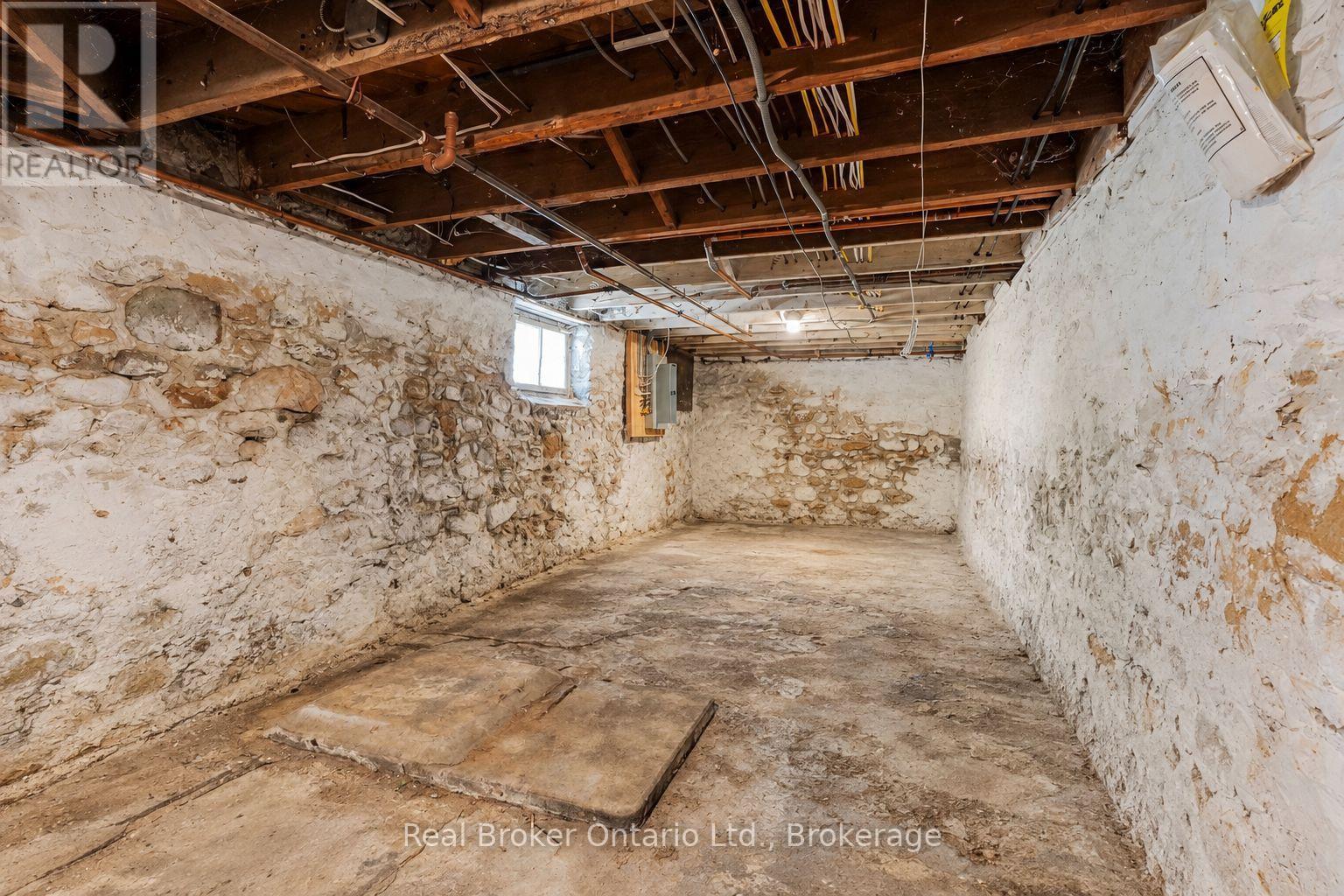 87 BOND STREET W - Image 44