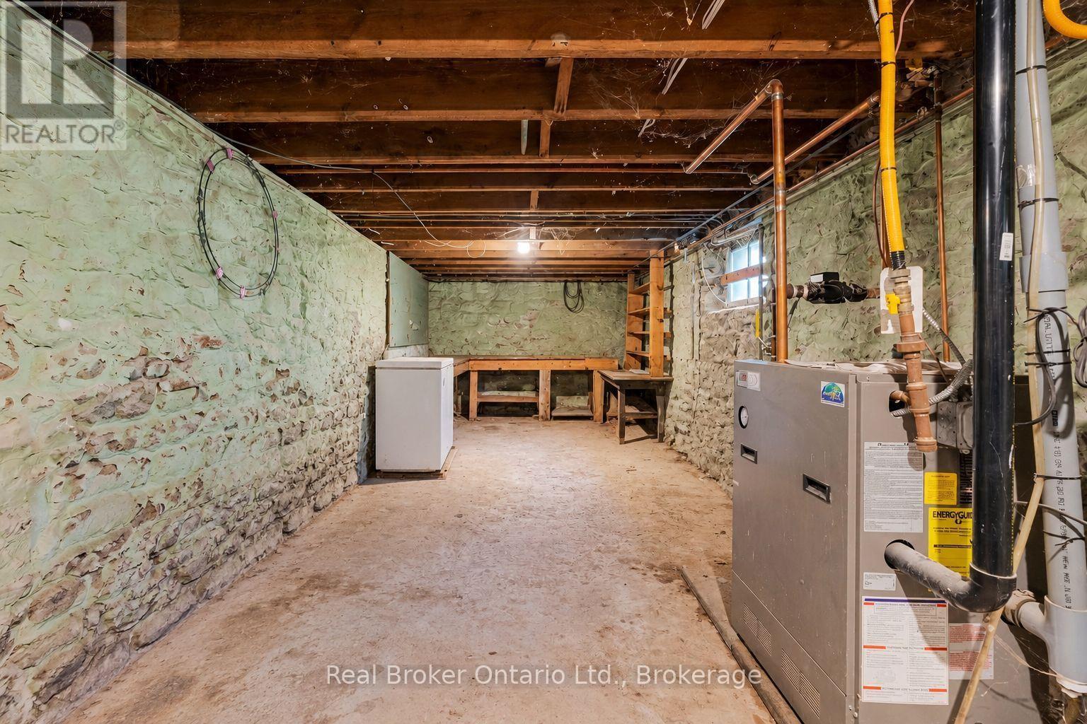 87 BOND STREET W - Image 45