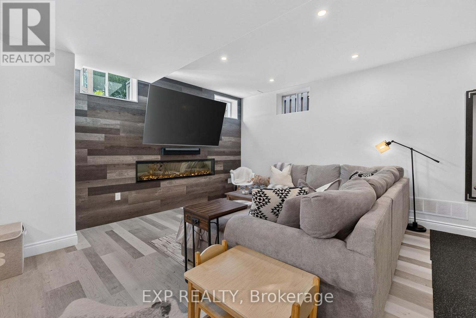 6464 DESANKA AVENUE - Image 32