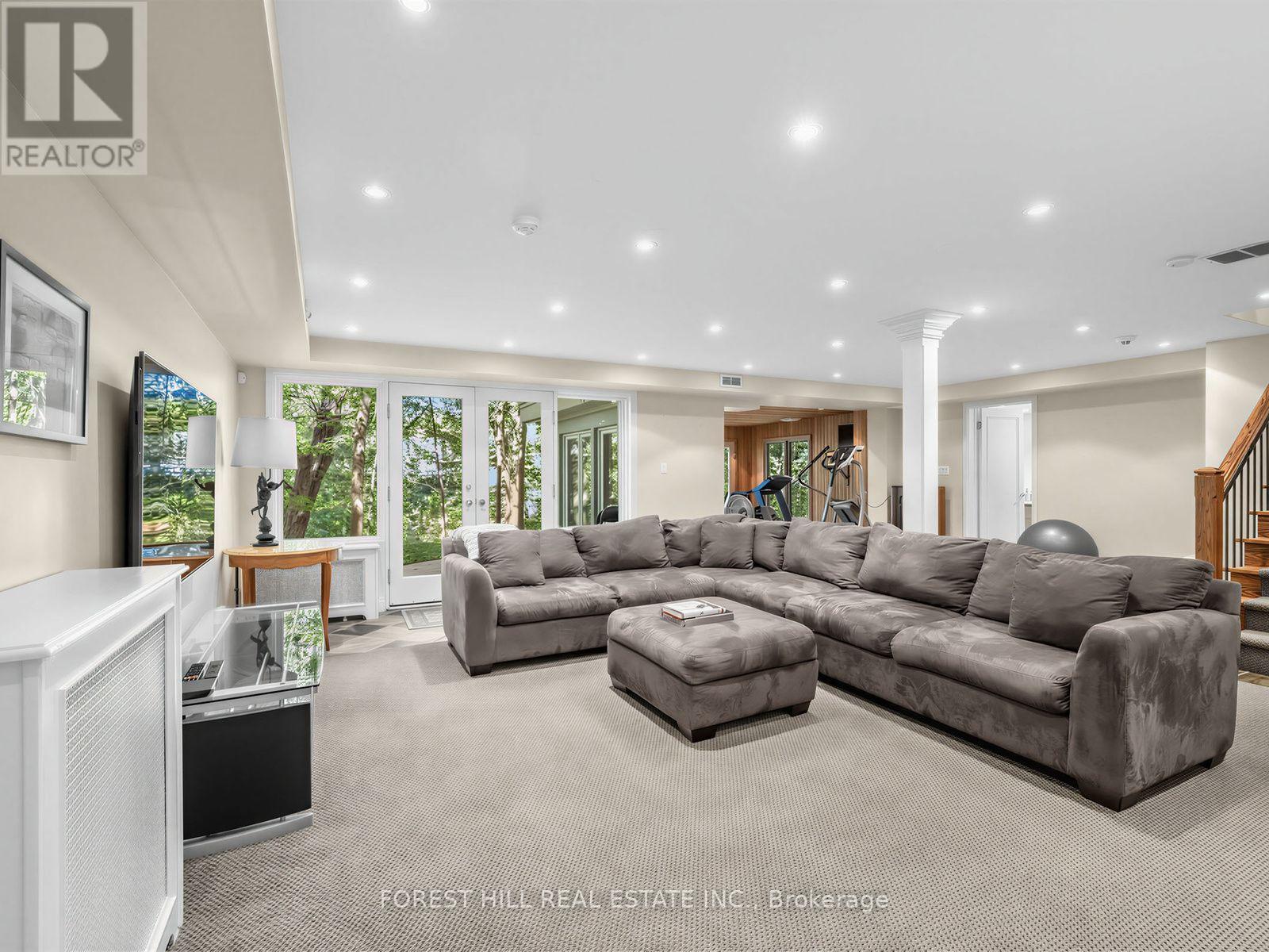 9 ORMSBY CRESCENT - 31