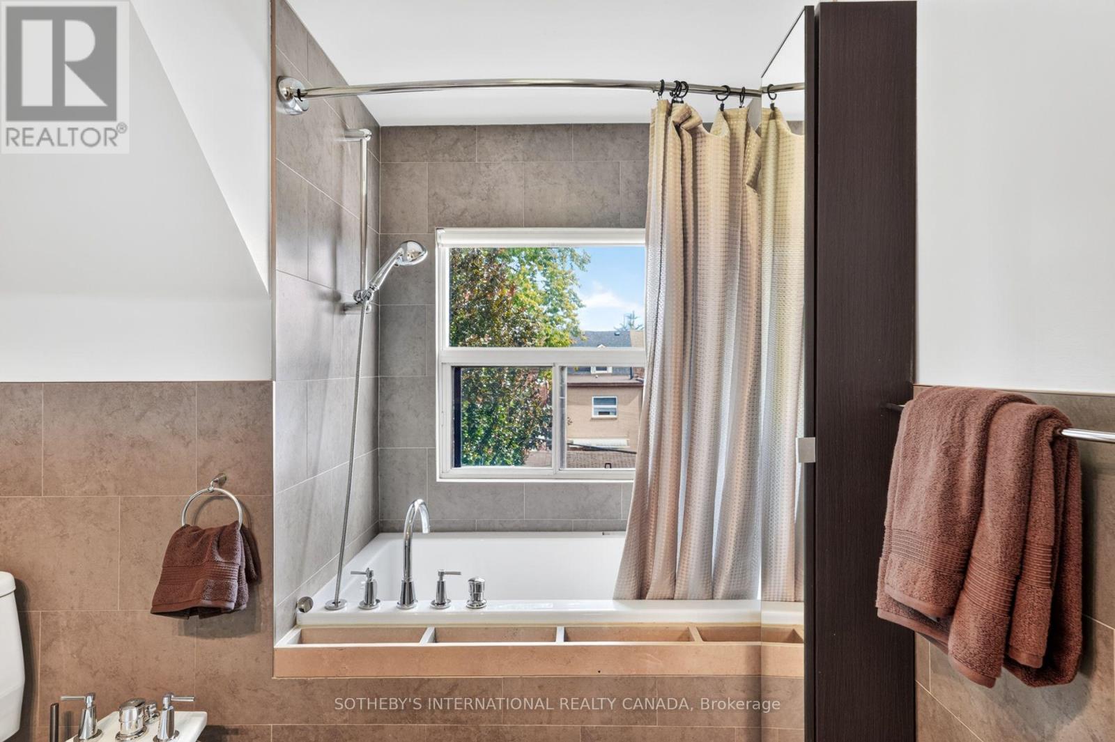 33 BEATRICE STREET - Image 31