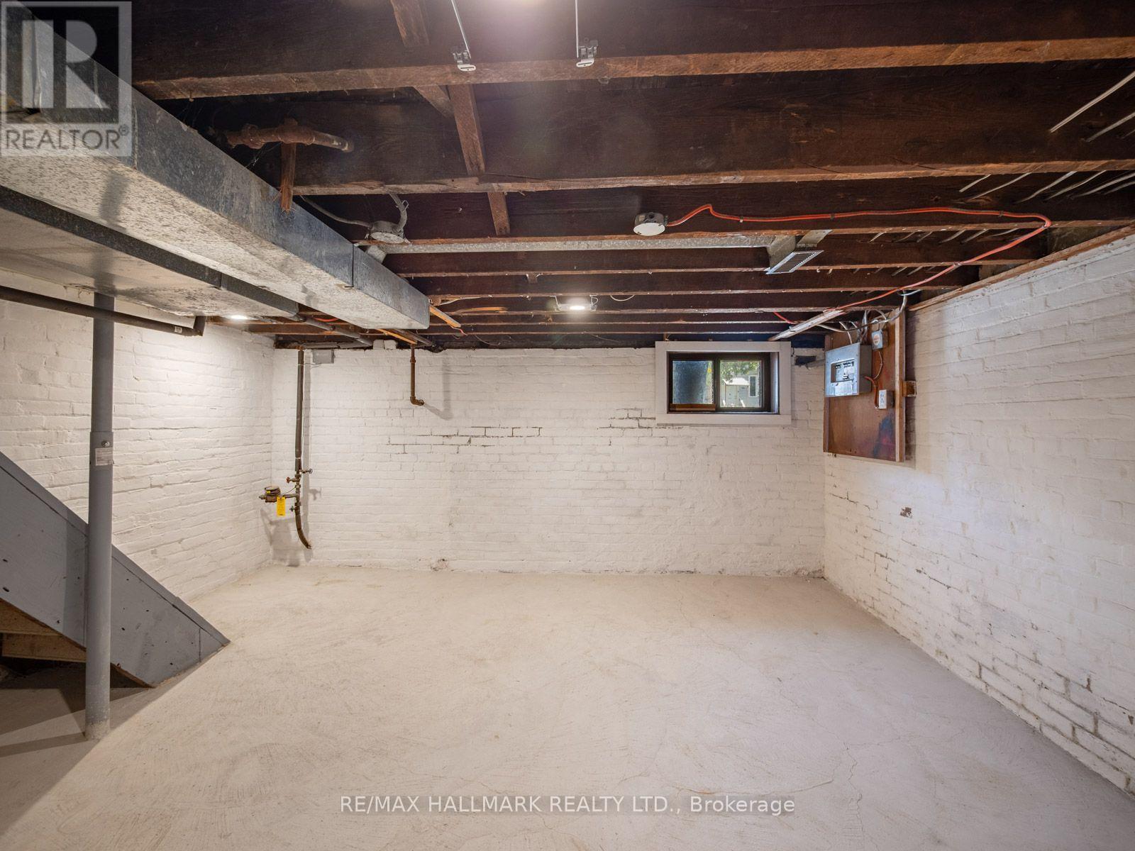 146 JONES AVENUE - 32