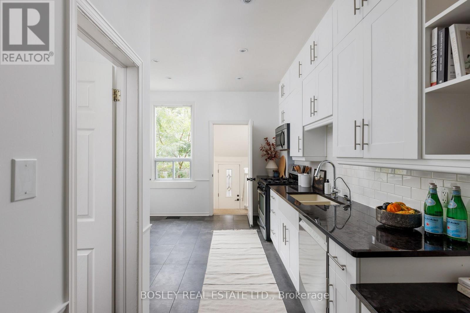 30 CAROLINE AVENUE - 12