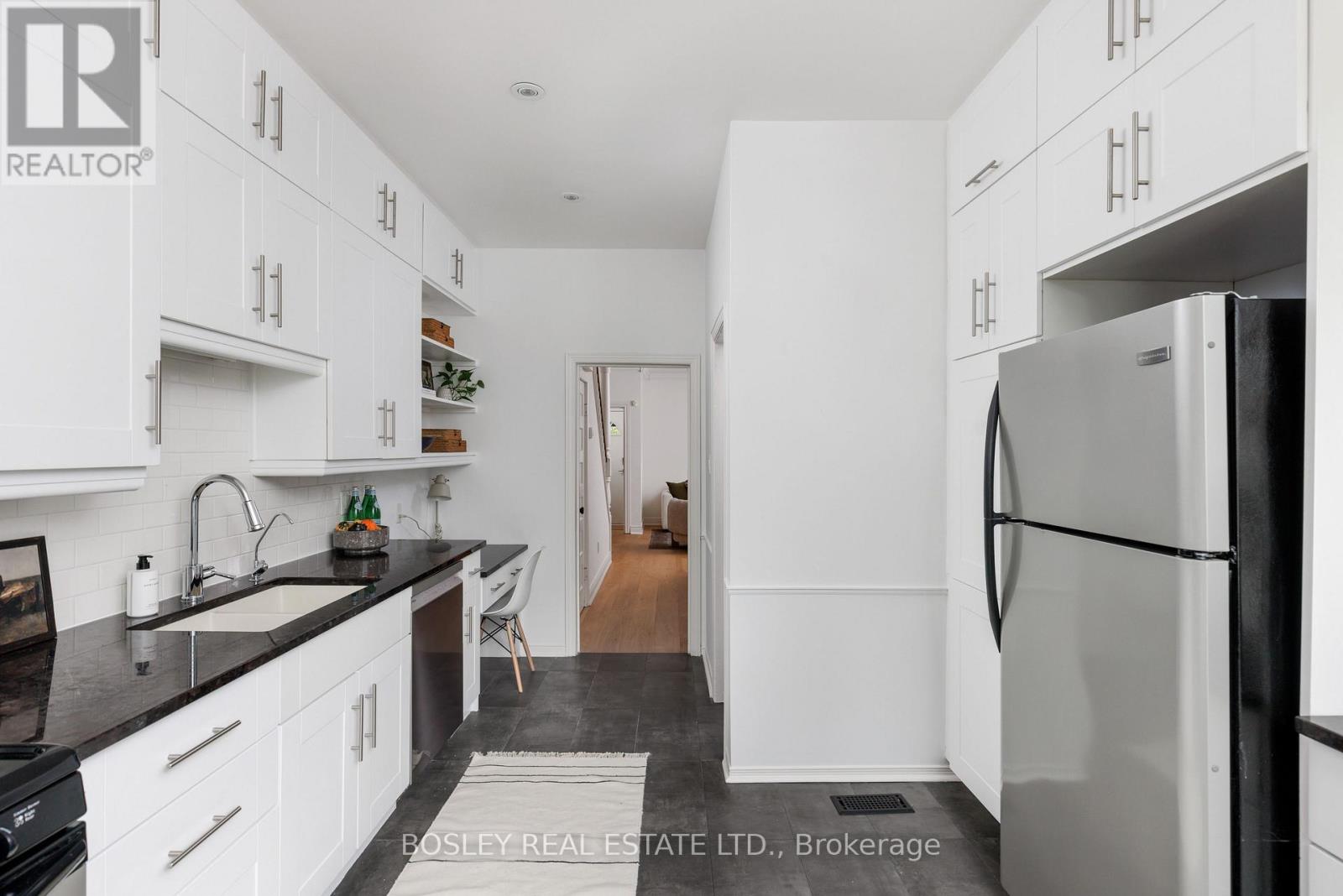 30 CAROLINE AVENUE - 16