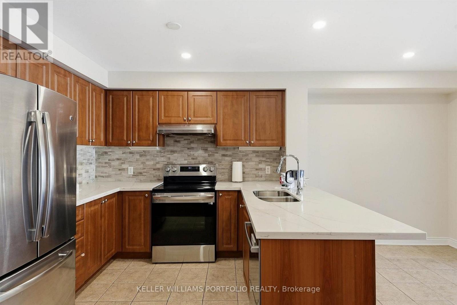 8 Gateway Court, Whitby, ON photo 13