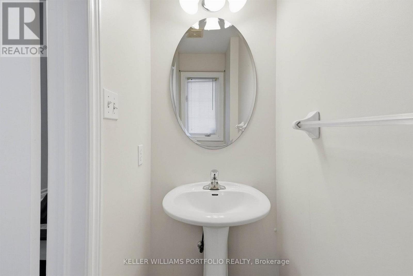 8 Gateway Court, Whitby, ON photo 17