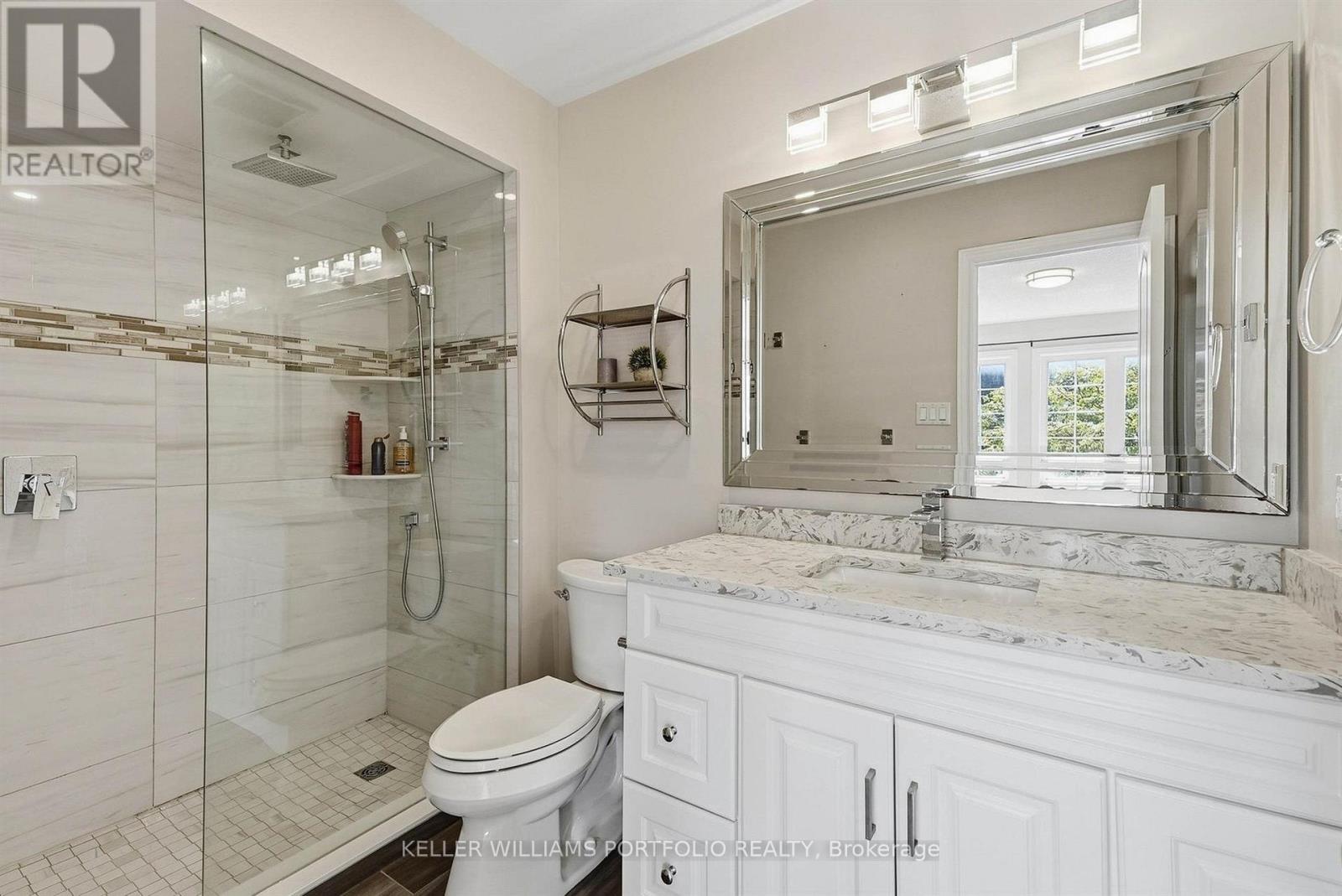 8 Gateway Court, Whitby, ON photo 24