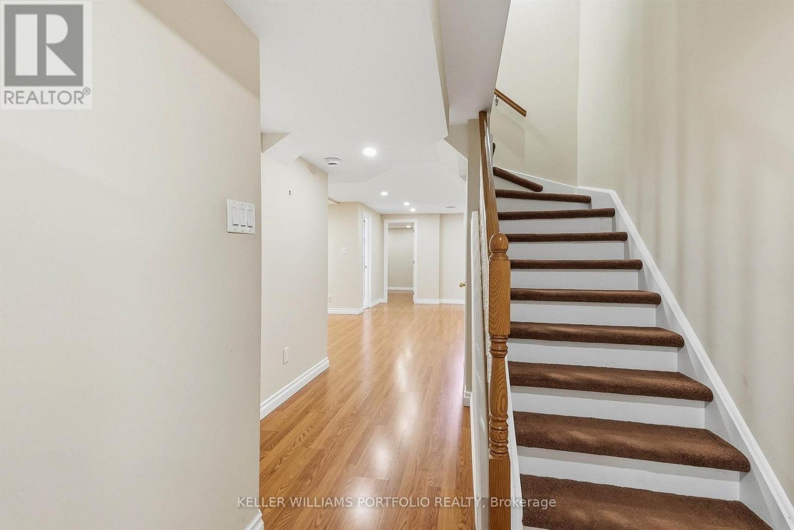8 Gateway Court, Whitby, ON photo 32