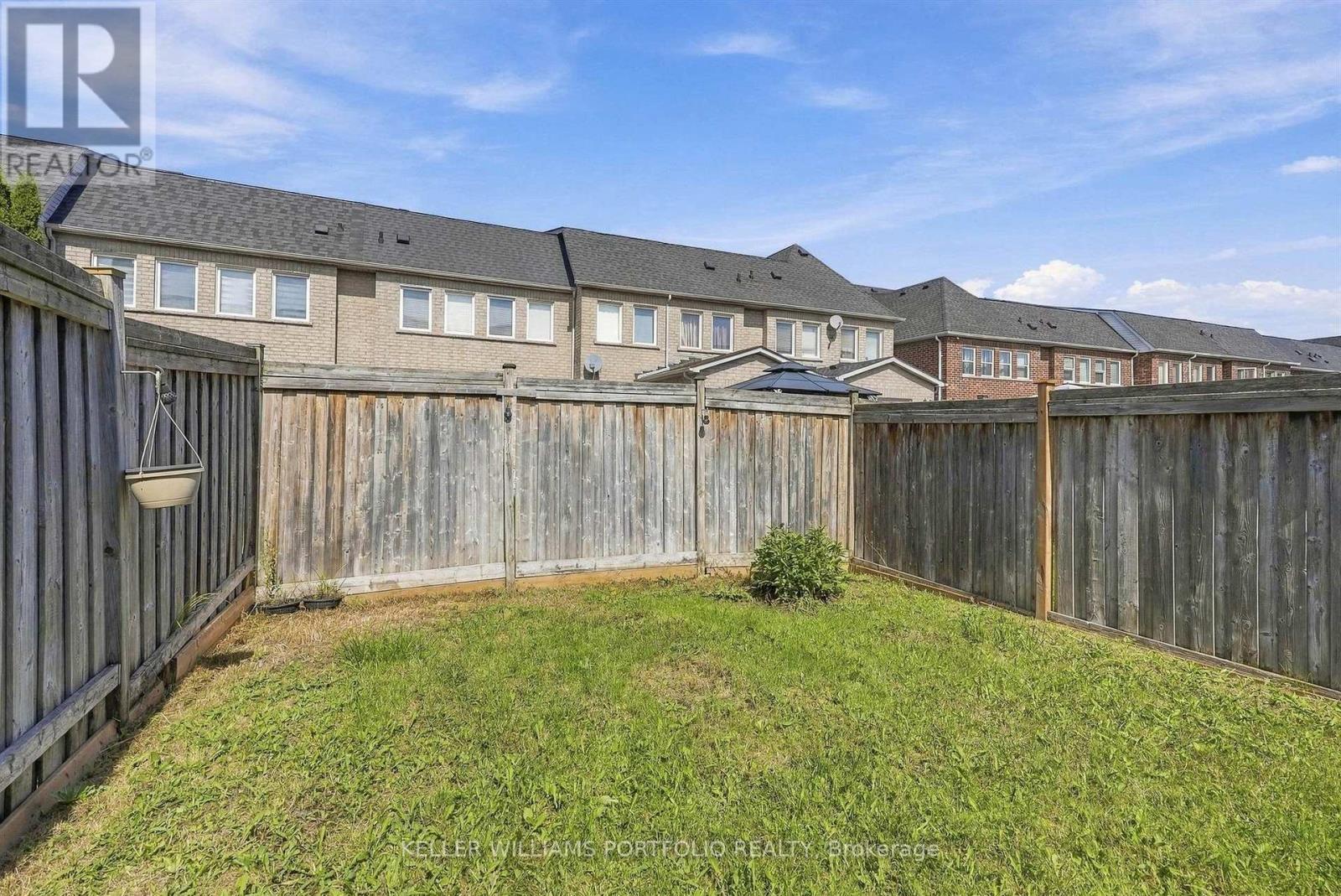 8 Gateway Court, Whitby, ON photo 44