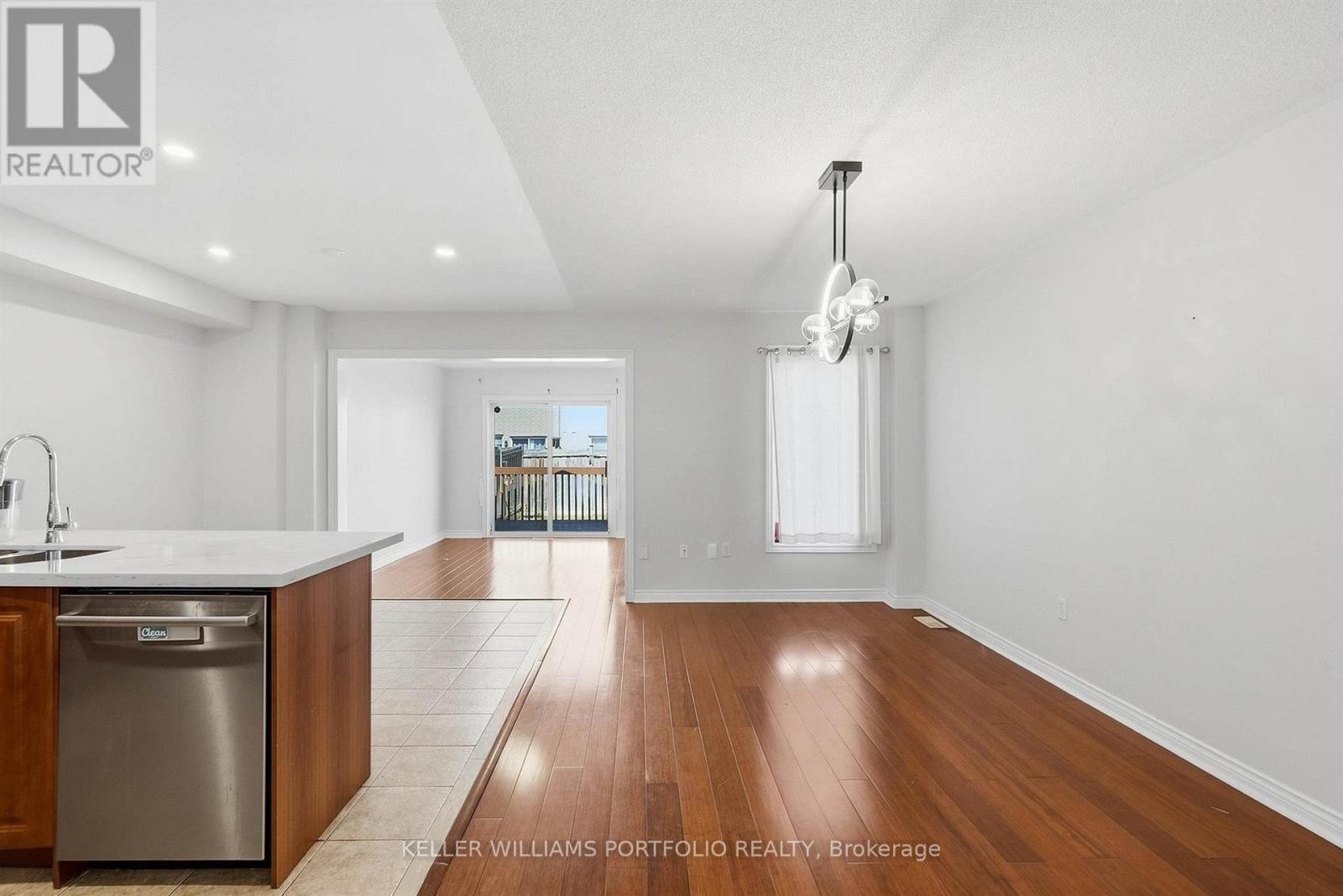 8 Gateway Court, Whitby, ON photo 7
